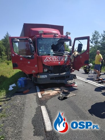 Wypadek strażaków w drodze do wypadku. Wóz bojowy zderzył się z samochodem. OSP Ochotnicza Straż Pożarna