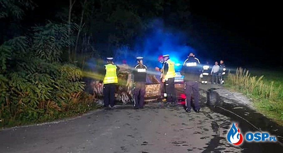 Kobieta zginęła w płonącym samochodzie na leśnej drodze OSP Ochotnicza Straż Pożarna