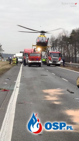 Auto dachowało na DK91. Kierująca nim kobieta zginęła, dwie osoby są ranne. OSP Ochotnicza Straż Pożarna