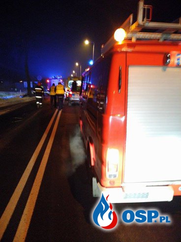 Nocny wypadek dwóch samochodów osobowych OSP Ochotnicza Straż Pożarna