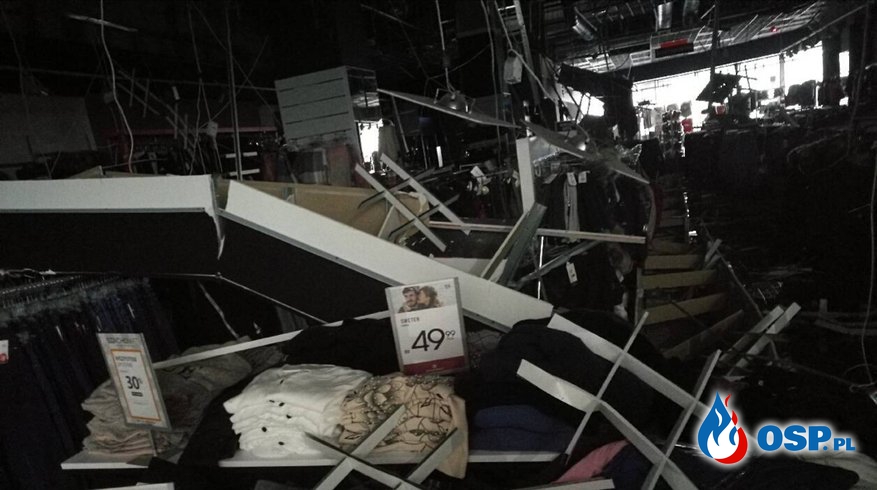 Zawalił się sufit w galerii handlowej. 7 osób rannych, setki ewakuowanych. OSP Ochotnicza Straż Pożarna