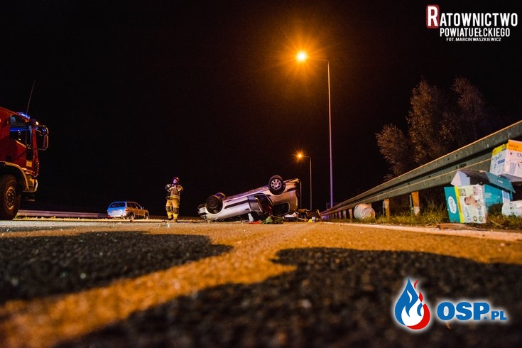 Zderzenie i dachowanie na obwodnicy Ełku. 6 osób trafiło do szpitala. OSP Ochotnicza Straż Pożarna