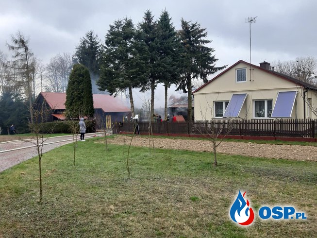 11 zastępów strażaków gasiło pożar w Ignacowie. Spłonął drewniany dom. OSP Ochotnicza Straż Pożarna