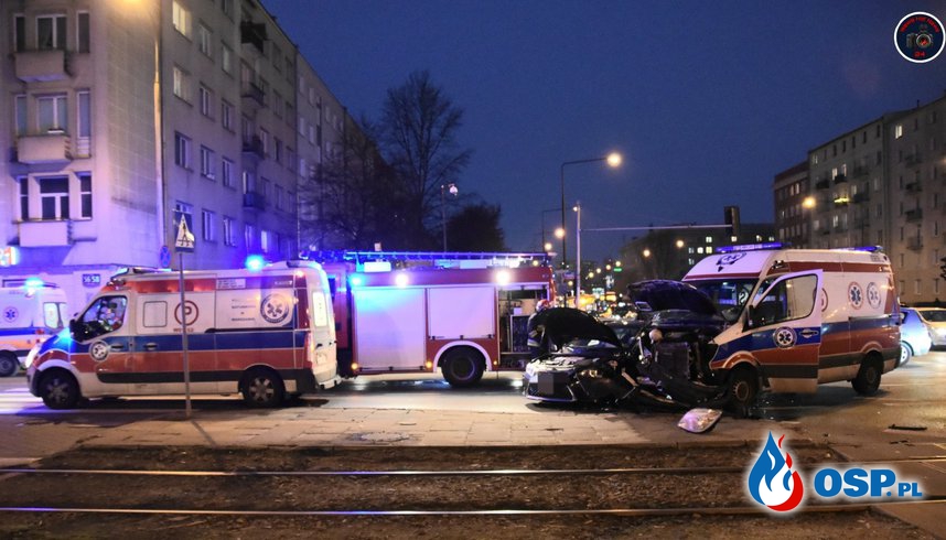 Karetka "covidowa" zderzyła się z samochodem w Warszawie OSP Ochotnicza Straż Pożarna