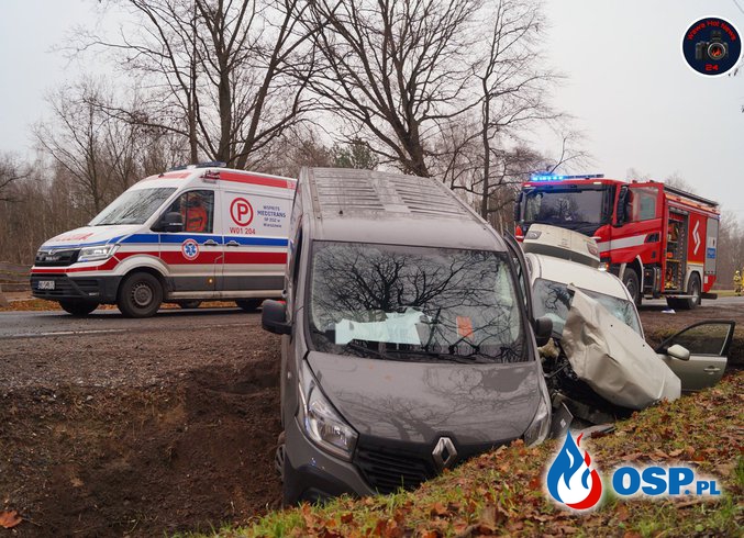 Wypadek podczas zawracania w Tomicach. Na miejscu lądował śmigłowiec LPR. OSP Ochotnicza Straż Pożarna