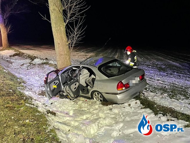 Dachowanie samochodu pod Opolem. Ratownicy zastali pusty pojazd. OSP Ochotnicza Straż Pożarna