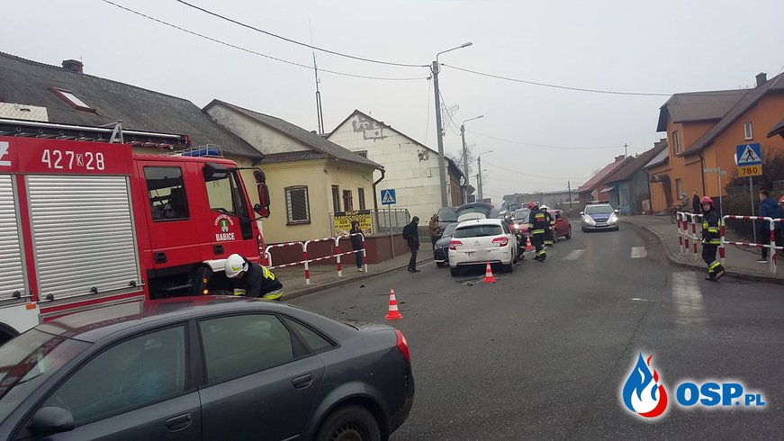 Wypadek drogowy - skrzyżowanie ulic Krakowskiej i Zakopiańskiej w Babicach OSP Ochotnicza Straż Pożarna