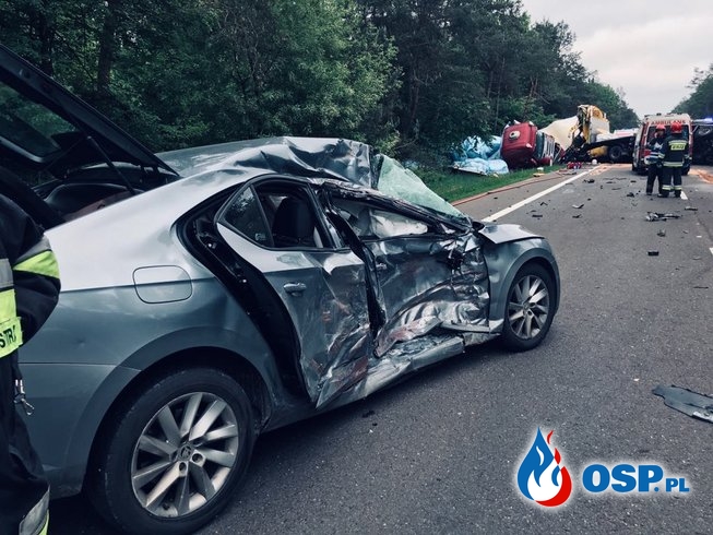 Wypadek 3 ciągników siodłowych i osobówki na DK7 OSP Ochotnicza Straż Pożarna