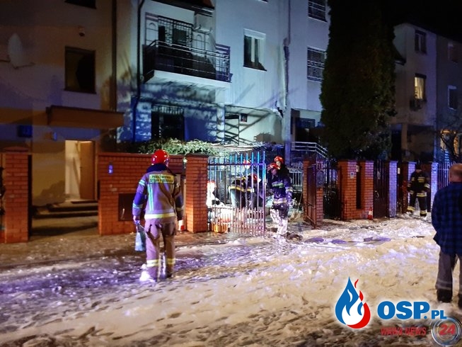 Kilkumetrowy słup ognia z przyłącza gazowego. Nocny pożar na warszawskiej Woli. OSP Ochotnicza Straż Pożarna