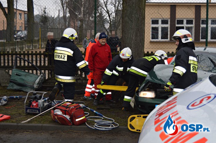 Groźny wypadek na skrzyżowaniu w Śmieszkowie ! OSP Ochotnicza Straż Pożarna