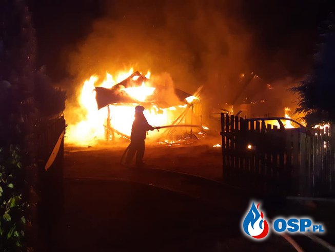 Nocny pożar na Warmii, nie żyją dwie kobiety. Domek letniskowy doszczętnie spłonął. OSP Ochotnicza Straż Pożarna