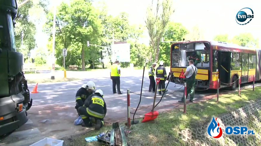 Pijany kierowca ciężarówki wjechał w autobus. 7 osób rannych. OSP Ochotnicza Straż Pożarna