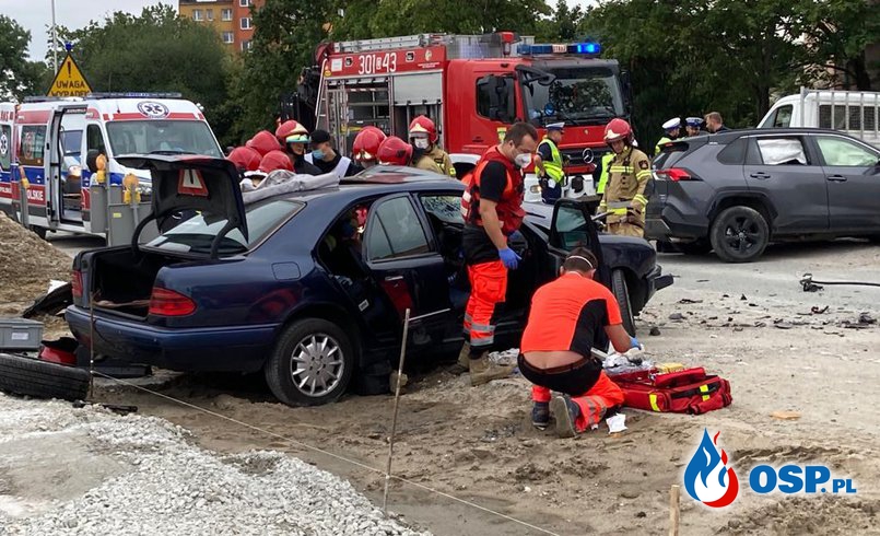 Groźny wypadek na remontowanej ulicy w Opolu. Sprawca był pijany! OSP Ochotnicza Straż Pożarna