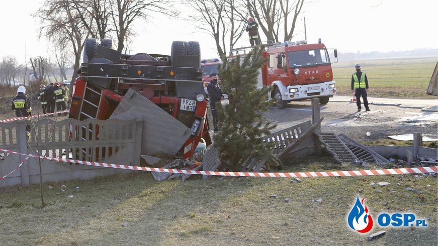 Wypadek wozu bojowego OSP. "Strażak-kierowca nie miał uprawnień". OSP Ochotnicza Straż Pożarna