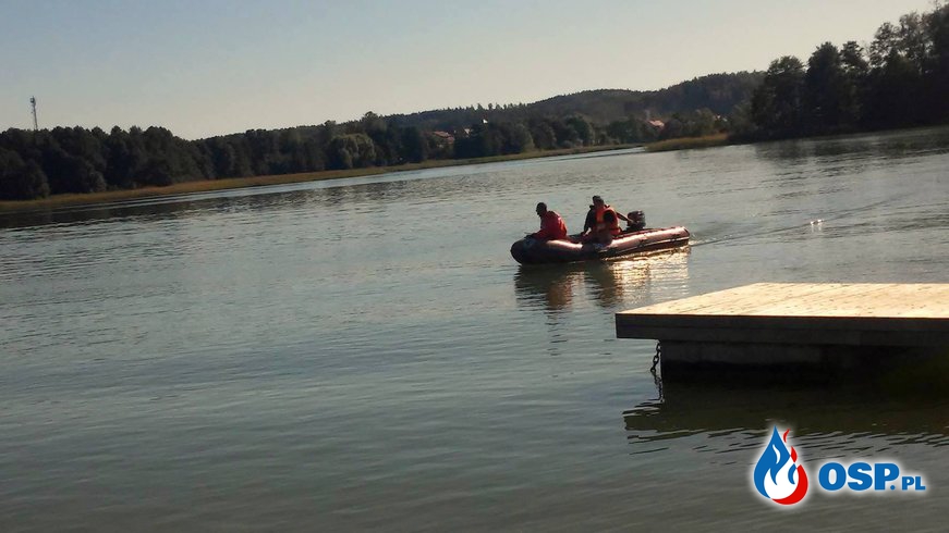 Przewrócona łódź na jeziorze! OSP Ochotnicza Straż Pożarna