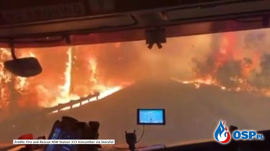 Australijscy strażacy otoczeni przez ogień. "Płomienie sięgały dachu wozu". OSP Ochotnicza Straż Pożarna