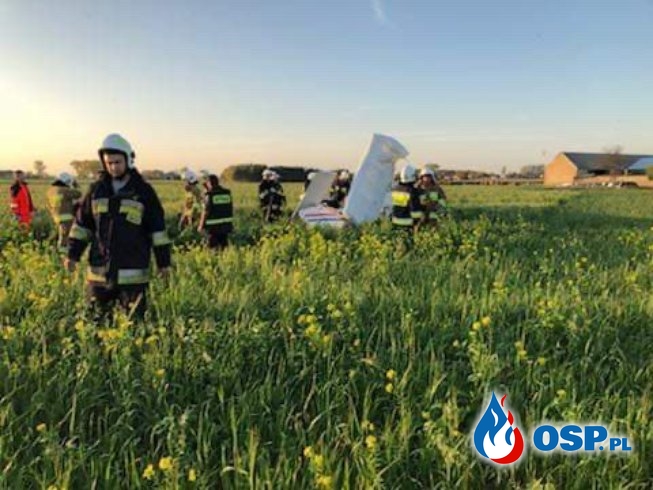 Tragiczny wypadek awionetki pod Kłodawą. Pilot zginął. OSP Ochotnicza Straż Pożarna