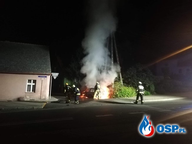 Nocny pożar samochodu w Leśnicy OSP Ochotnicza Straż Pożarna