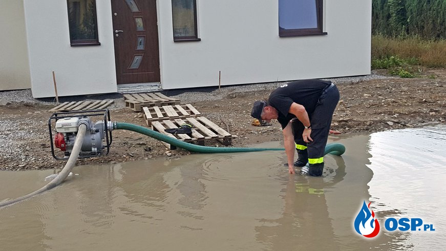Usuwanie skutków deszczu OSP Ochotnicza Straż Pożarna