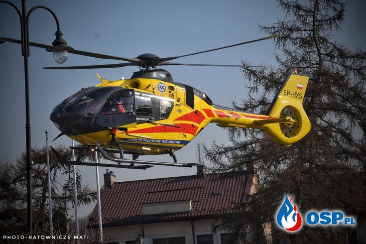 Potrącenie kobiety w Mogielnicy. Strażacy zabezpieczali lądowisko dla LPR. OSP Ochotnicza Straż Pożarna