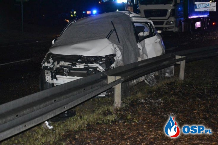 Kierowca i pasażerka toyoty yaris zginęli po zderzeniu z ciężarówką. OSP Ochotnicza Straż Pożarna