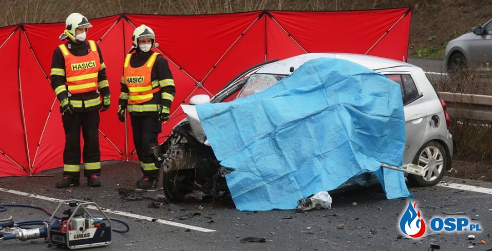 72-latek jechał pod prąd autostradą. Skończyło się wypadkiem śmiertelnym. OSP Ochotnicza Straż Pożarna