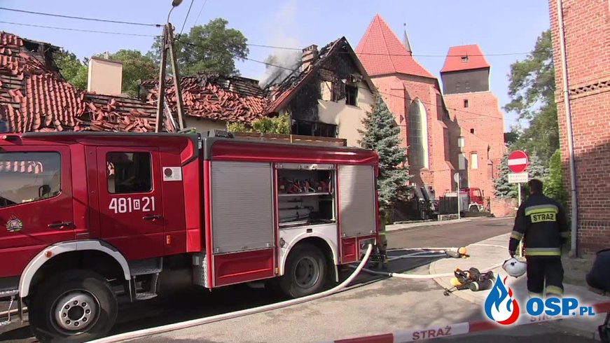 "Potężny wybuch był". 60-letni ksiądz ofiarą pożaru plebanii na Pomorzu. OSP Ochotnicza Straż Pożarna