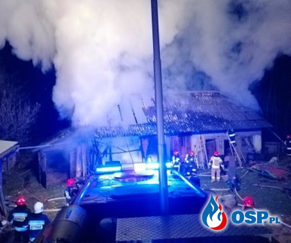 6 zastępów gasiło nocny pożar stodoły w Głogowie Małopolskim OSP Ochotnicza Straż Pożarna