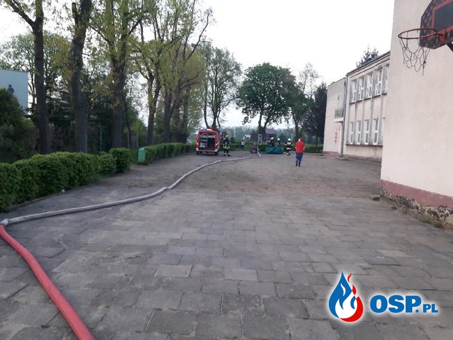 Ćwiczenia - pożar przy szkole w Posadowie OSP Ochotnicza Straż Pożarna