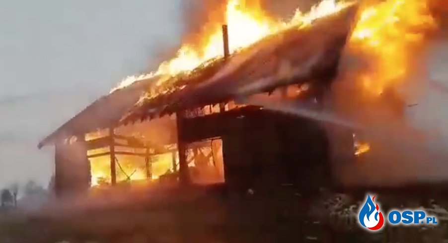 Pożar drewnianego domu w Lubaniu. Budynek doszczętnie spłonął! OSP Ochotnicza Straż Pożarna