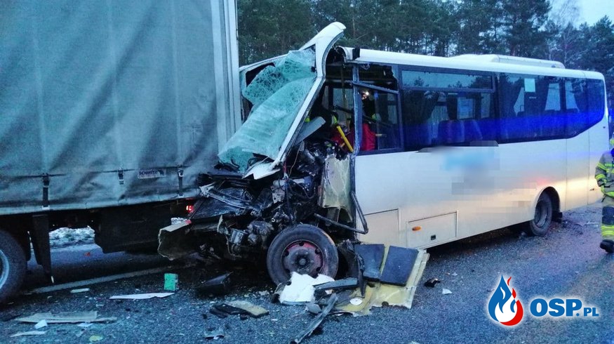 8 osób trafiło do szpitala po wypadku autobusu na S8 OSP Ochotnicza Straż Pożarna