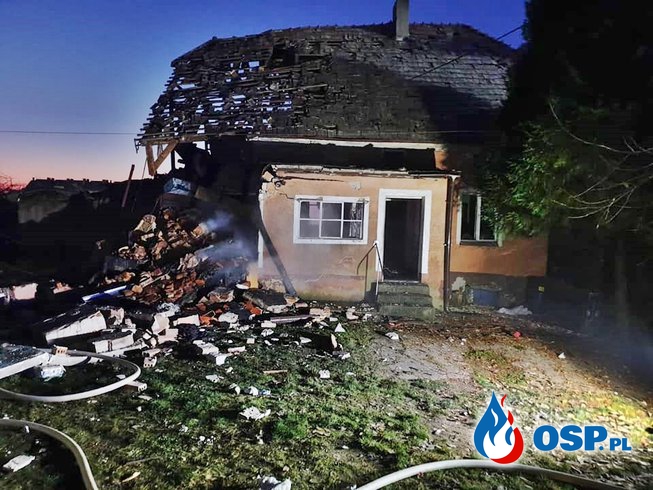 Część domu zawaliła się po wybuchu gazu pod Brzegiem. Jedna osoba jest ranna. OSP Ochotnicza Straż Pożarna