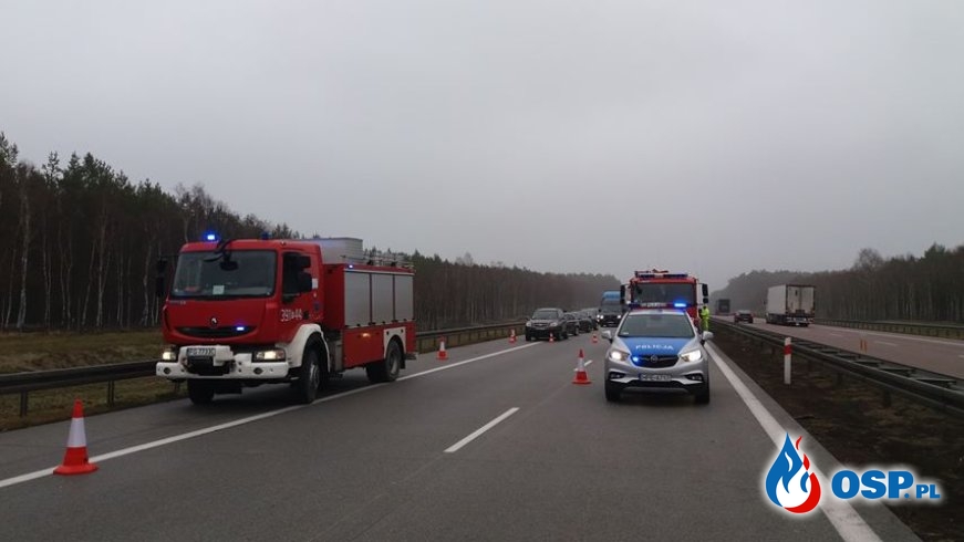 Strażacy jechali do wypadku na A2. Kierowca ciężarówki zamiast ich przepuścić, zaczął wyprzedzać... OSP Ochotnicza Straż Pożarna