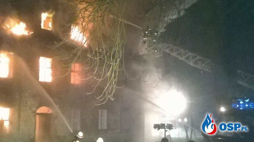 Pożar zamku w Ciepielowicach w gminie Dąbrowa 10 grudnia 2015 OSP Ochotnicza Straż Pożarna