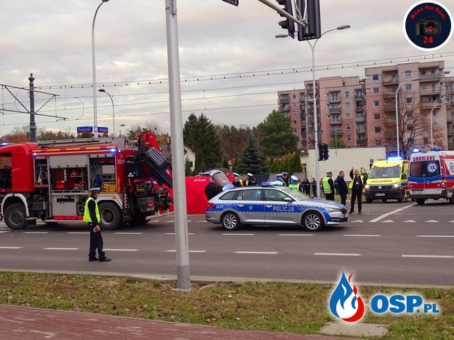 Zderzenie tramwaju z samochodem w Warszawie. Na miejscu lądował śmigłowiec LPR. OSP Ochotnicza Straż Pożarna