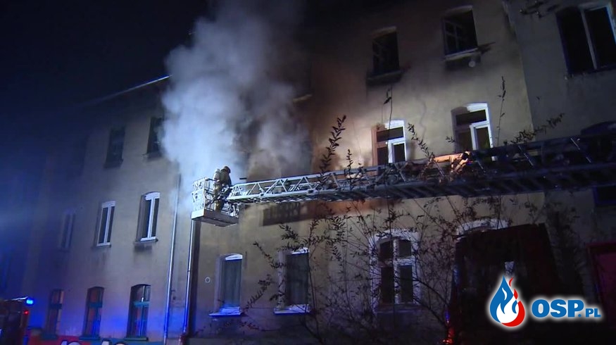 Nocny pożar w Częstochowie. 5 osób trafiło do szpitala. OSP Ochotnicza Straż Pożarna