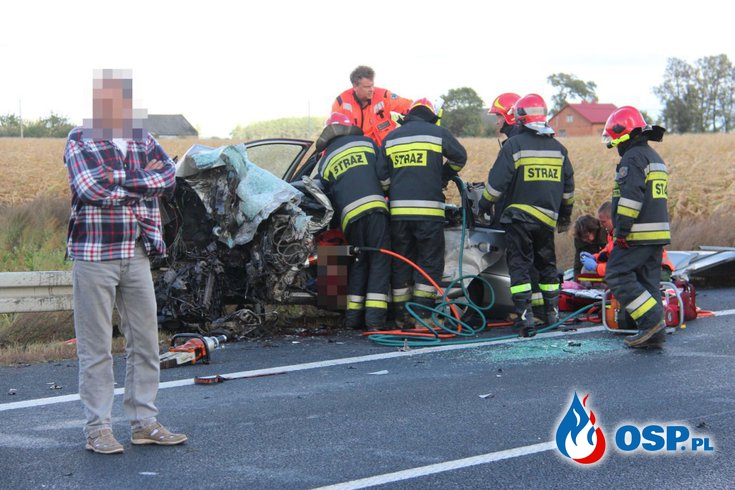  Makabra pod Kutnem. Kierowca zginął zmiażdżony w samochodzie OSP Ochotnicza Straż Pożarna