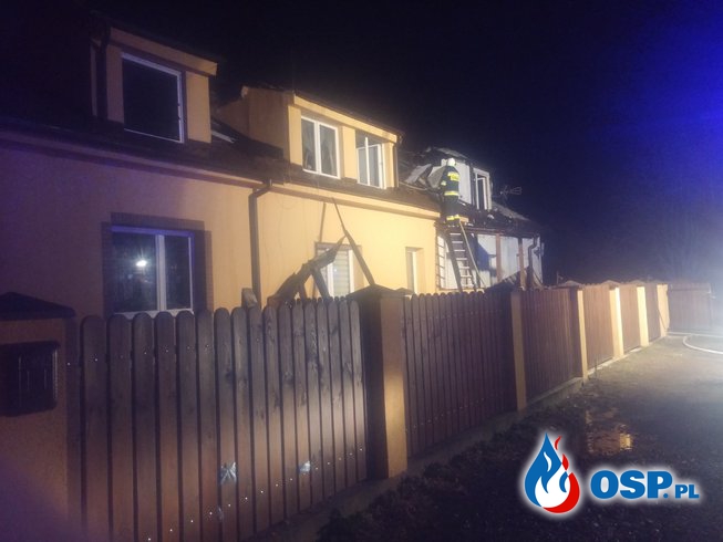 Pożar domu wielorodzinnego w miejscowości Smykowo. Mieszkańcy stracili dach nad głową OSP Ochotnicza Straż Pożarna