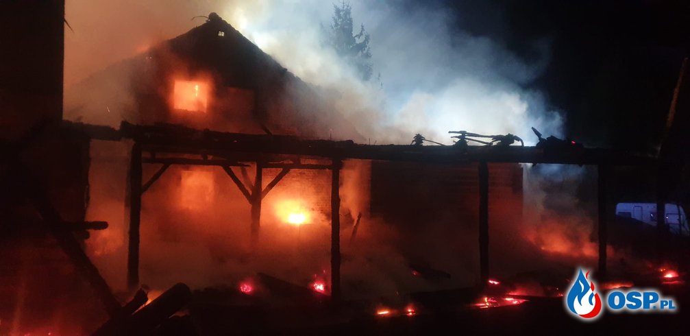 Pożar w gospodarstwie agroturystycznym. Akcja gaśnicza trwała całą noc. OSP Ochotnicza Straż Pożarna