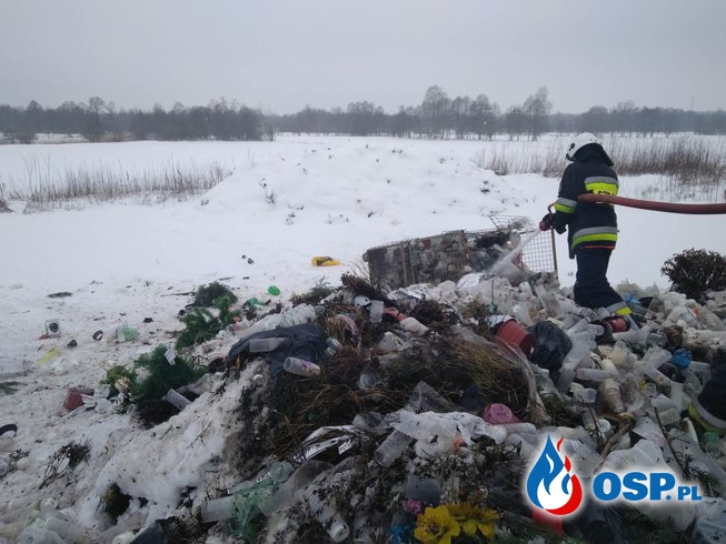 Pożar śmieci za cmentarzem parafialnym OSP Ochotnicza Straż Pożarna