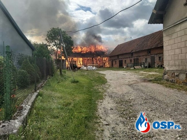Pożar stodoły i budynku gospodarczego w miejscowości Liwa OSP Ochotnicza Straż Pożarna