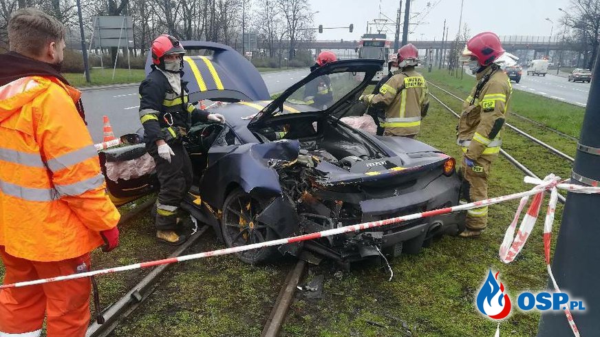 34-letni kierowca po alkoholu rozbił ferrari w centrum Łodzi OSP Ochotnicza Straż Pożarna