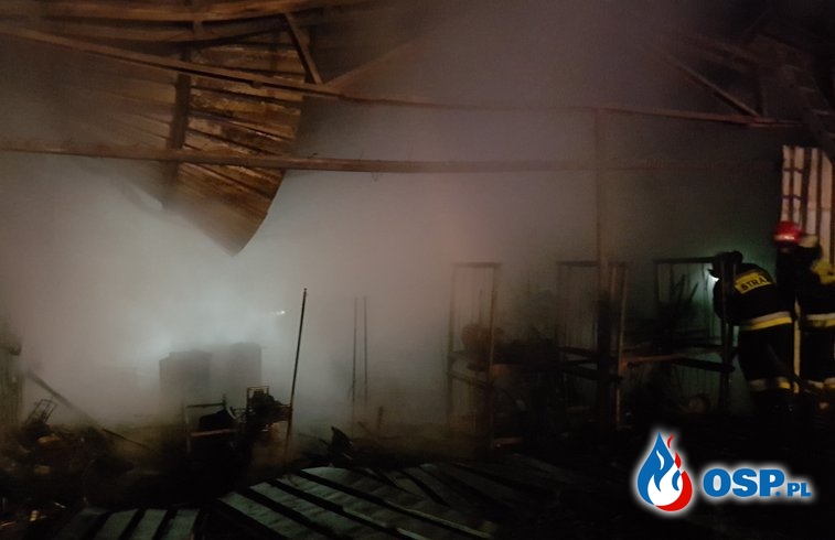 Pożar hurtowni alkoholu w Sandomierzu. W akcji 9 zastępów strażaków. OSP Ochotnicza Straż Pożarna