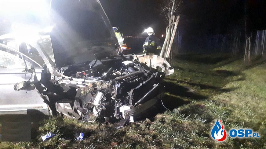 Wypadek Bentleya na trasie S7. Kierowca wypadł podczas dachowania, zginął na miejscu. OSP Ochotnicza Straż Pożarna