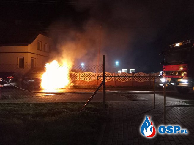 Nocny pożar BMW i porsche w Branicach! OSP Ochotnicza Straż Pożarna