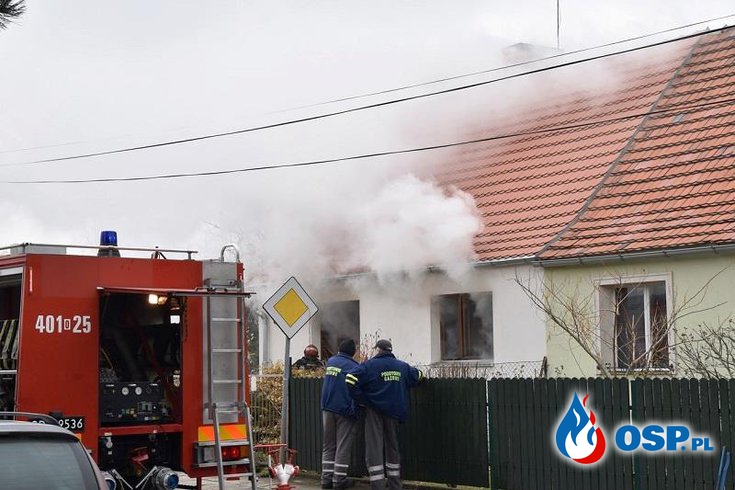 Tragiczny pożar w Brzegu. Nie żyje starsza kobieta. OSP Ochotnicza Straż Pożarna