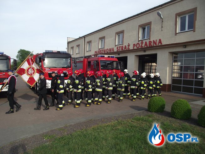 Uroczysty apel z okazji Dnia Flagi Państwowej Rzeczpospolitej Polskiej. OSP Ochotnicza Straż Pożarna