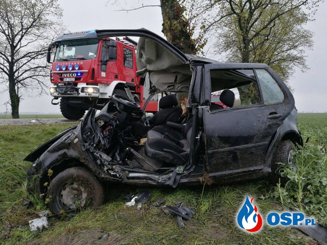 Tragiczny początek majówkowego weekendu. Zginął 31-letni pasażer golfa. OSP Ochotnicza Straż Pożarna