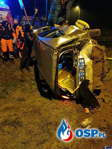 Pijany w sztok kierowca wjechał w auto z 4-osobową rodziną. Dramatyczny wypadek pod Poznaniem. OSP Ochotnicza Straż Pożarna