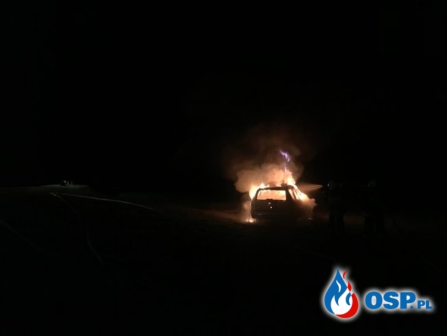 182/2019 Nocny pożar porzuconego auta przy DK26 OSP Ochotnicza Straż Pożarna